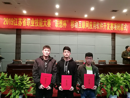 王华_副本.jpg