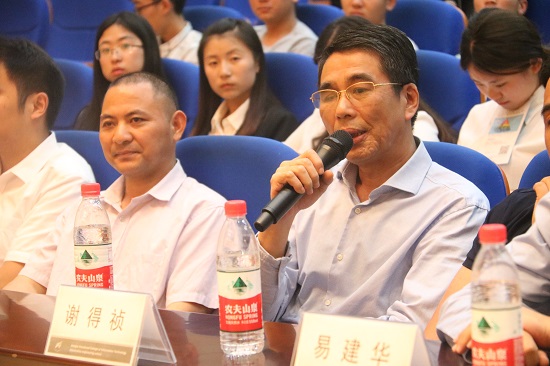 福耀无锡分公司总经理吴则端.JPG